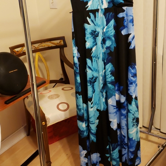 Dress - Picture 2 of 7